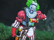 Membongkar objek digital terkutuk yaitu emoji reaksi badut Steam