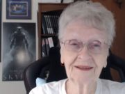 “Nenek Skyrim” yang berusia 88 tahun tidak lagi membuat video game (tetapi akan terus memberi Anda informasi terbaru tentang selimut yang dia buat)