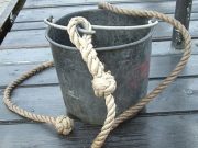 Ada masa depan di mana Anda dan ember yang sesuai dengan kepala Anda memutuskan apa yang dimaksud dengan permainan, bukan orang bodoh yang tidak berguna yang membuatnya.