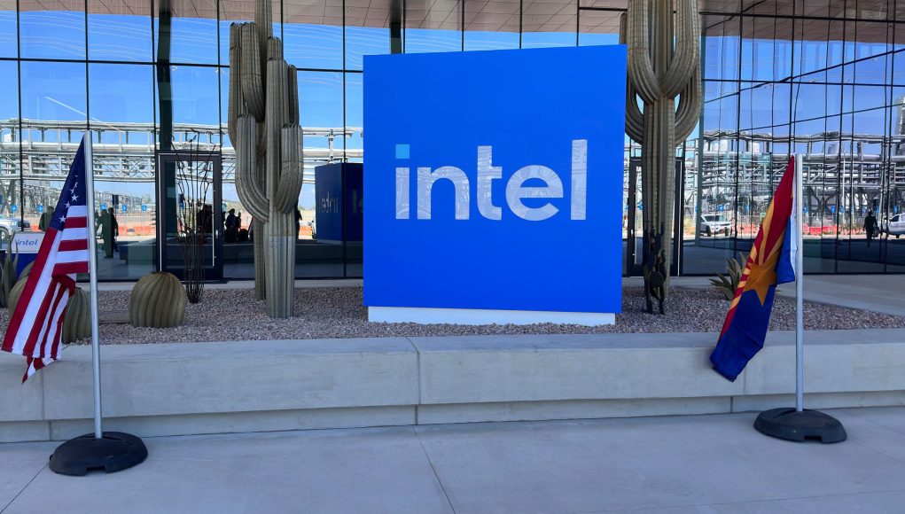 Intel mencoba masuk ke pasar AI sekali lagi, namun kali ini menghindari dominasi Nvidia dalam pelatihan dengan melakukan inferensi
