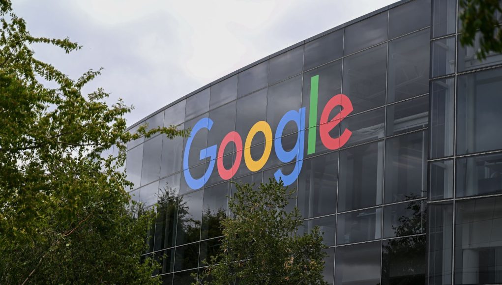 Google kalah dalam pertarungan antimonopoli yang berlarut-larut dan harus membayar denda sebesar €4,1 miliar yang memecahkan rekor, setara dengan kurang dari 3% laba tahunan Alphabet