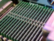 Solusi Meta terhadap kekurangan memori global adalah dengan menggunakan DDR4 di server DDR5, dengan chip khusus yang membuat hal yang tidak mungkin menjadi mungkin